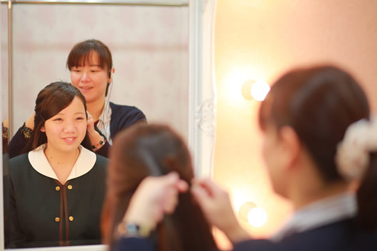 希望職種に合わせたヘアメイク